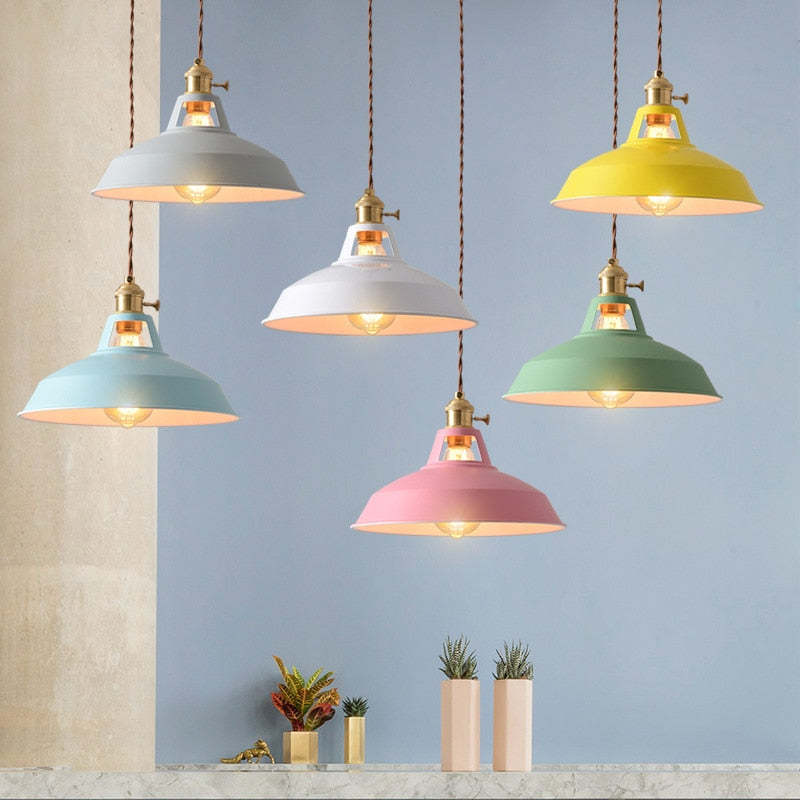 Kovová závěsná lampa Spectrum - výrazný design Morandi