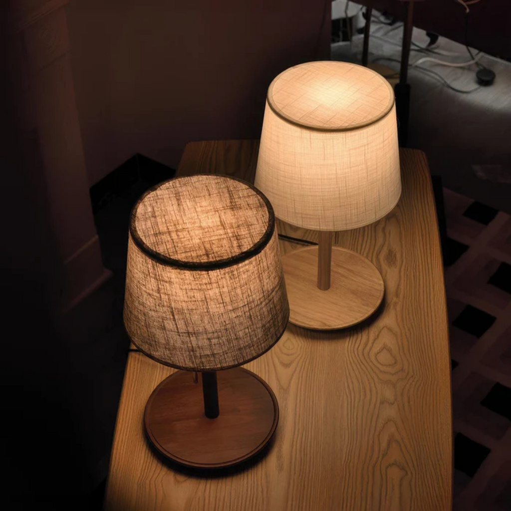 Orionyx LED Lampa Biurkowa Z Orzechowego Drewna Z Delikatnym Ciepłym Blaskiem