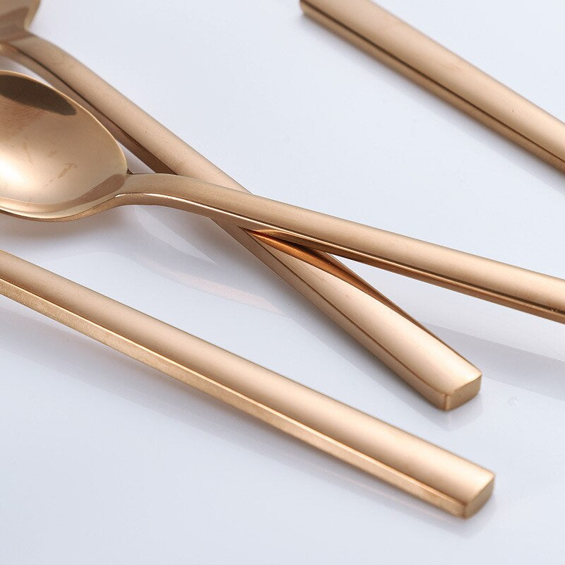 Service de couverts Arya 30 pièces — pour 6 personnes, résistant à la rouille et aux taches