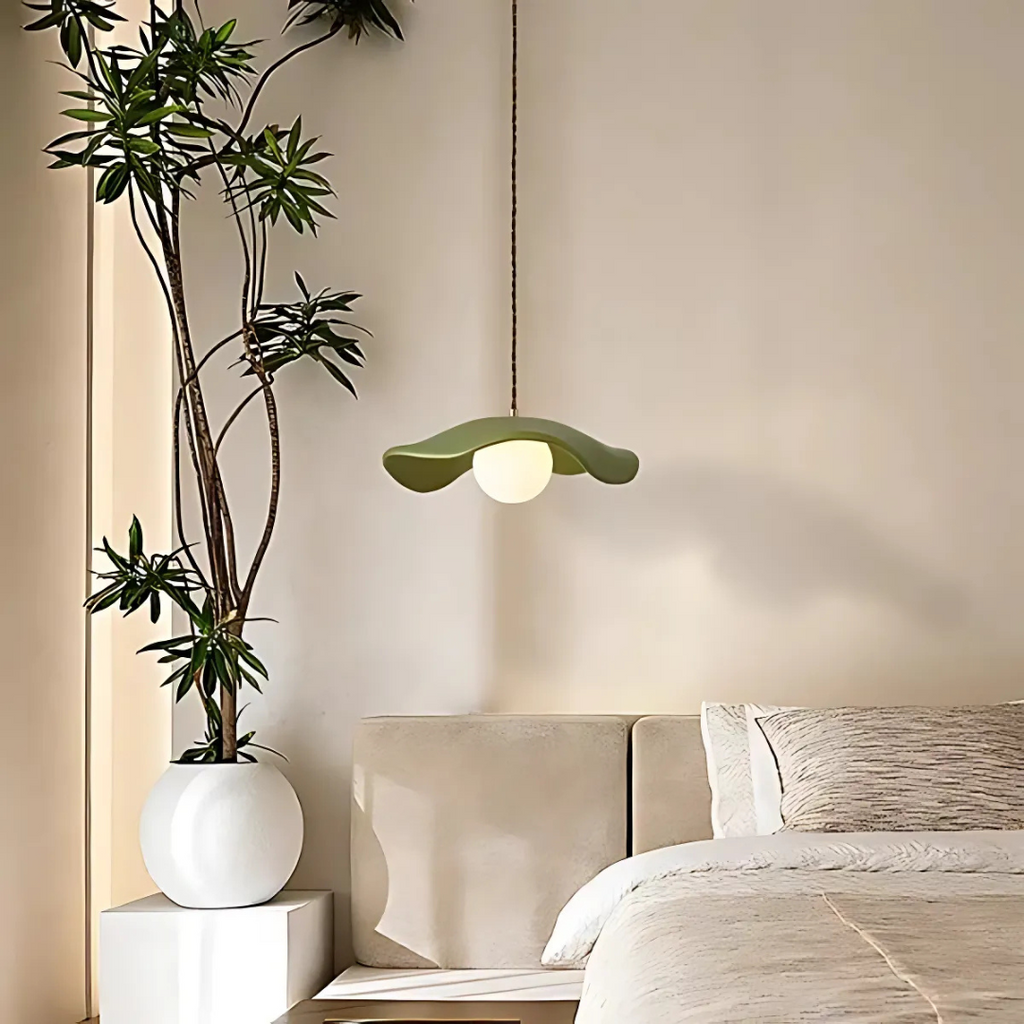 Lyra Wabi-Sabi Esszimmer Pendelleuchte mit Lotusblatt-Akzent