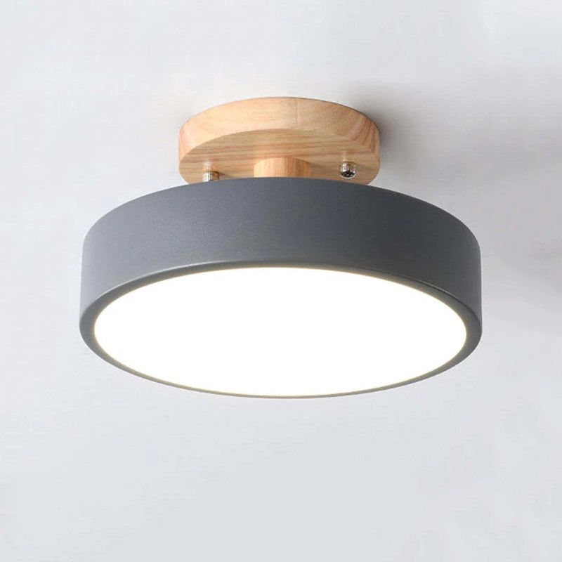LED-taklampa från QuinnGlow - modern design i trä och akryl