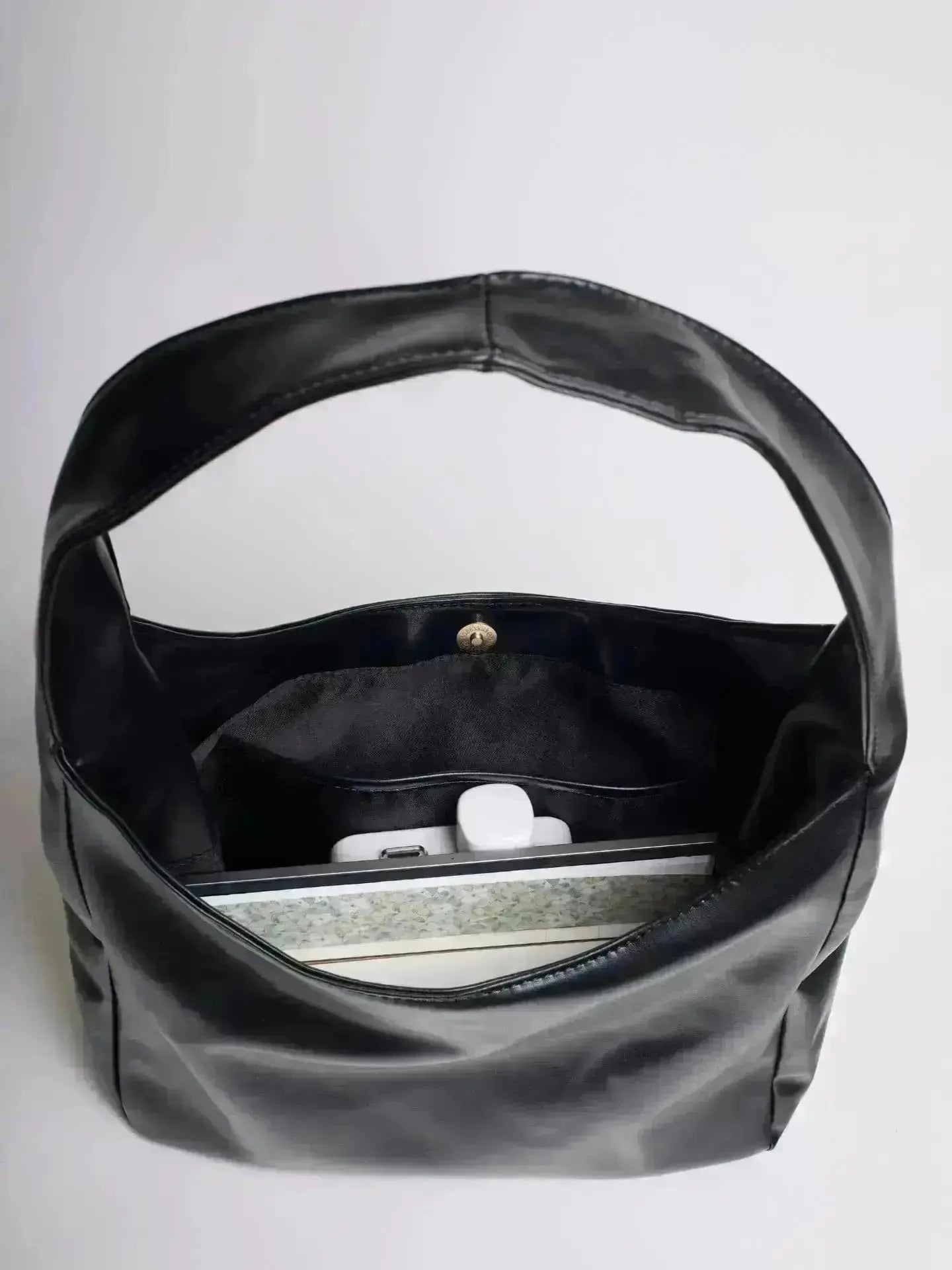 Timeless Bucket Shape Handbag — Structured Design, Spacious Interior