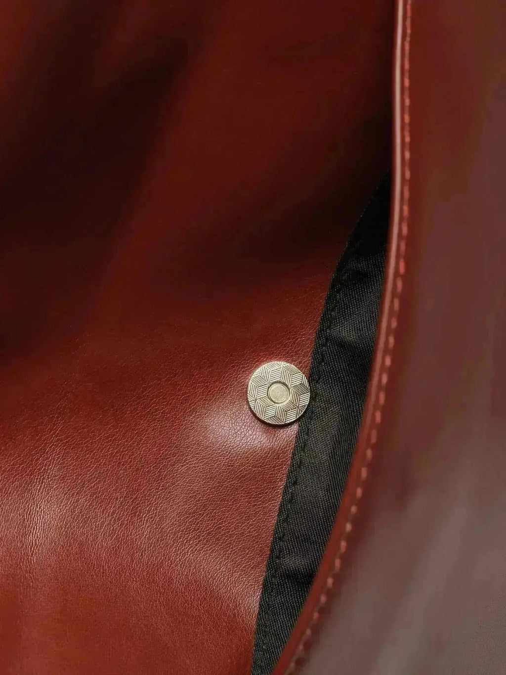 Timeless Bucket Shape Handbag — Structured Design, Spacious Interior