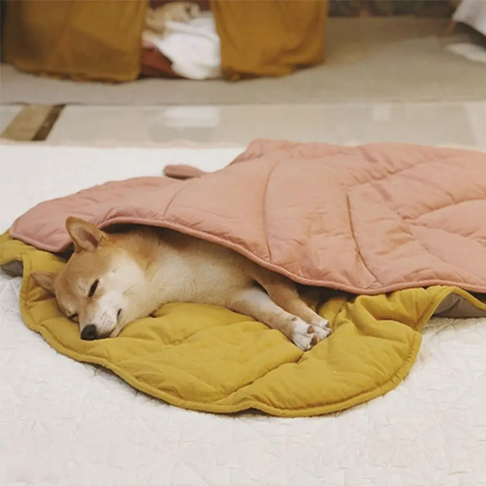 Alfombrilla refrescante con forma de hoja para perros — Diseño transpirable y lavable