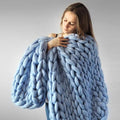 Kuschelige Strickdecke — dick, warm und weich