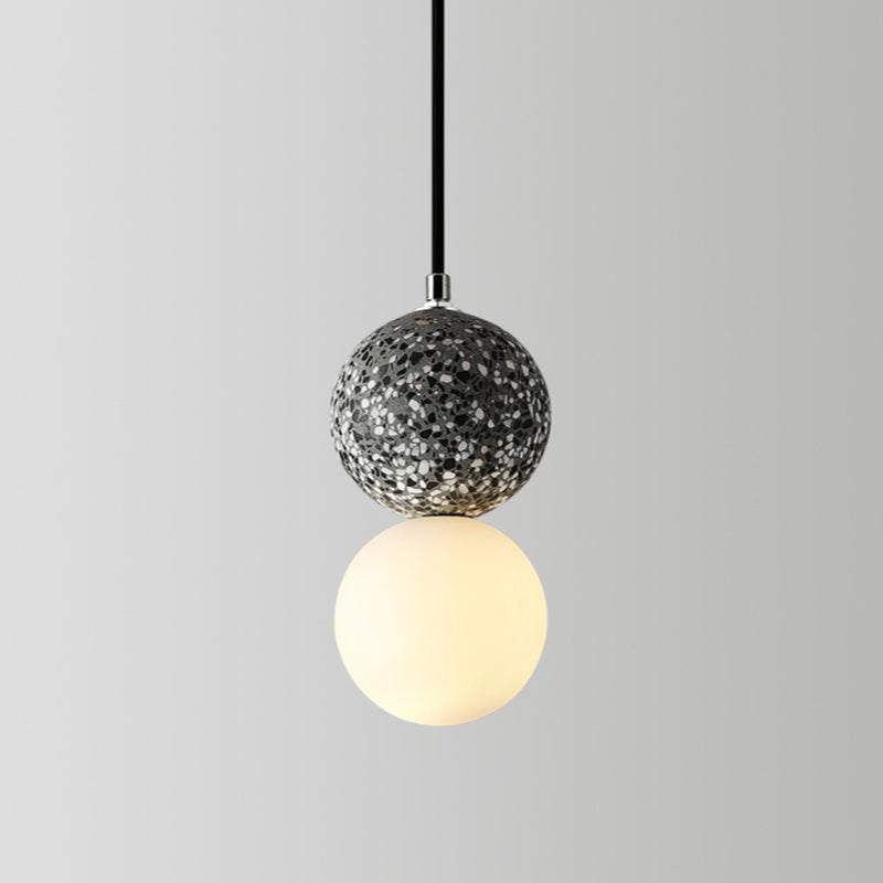 Suspensions LED en forme de globe Valentina — verre noir et blanc