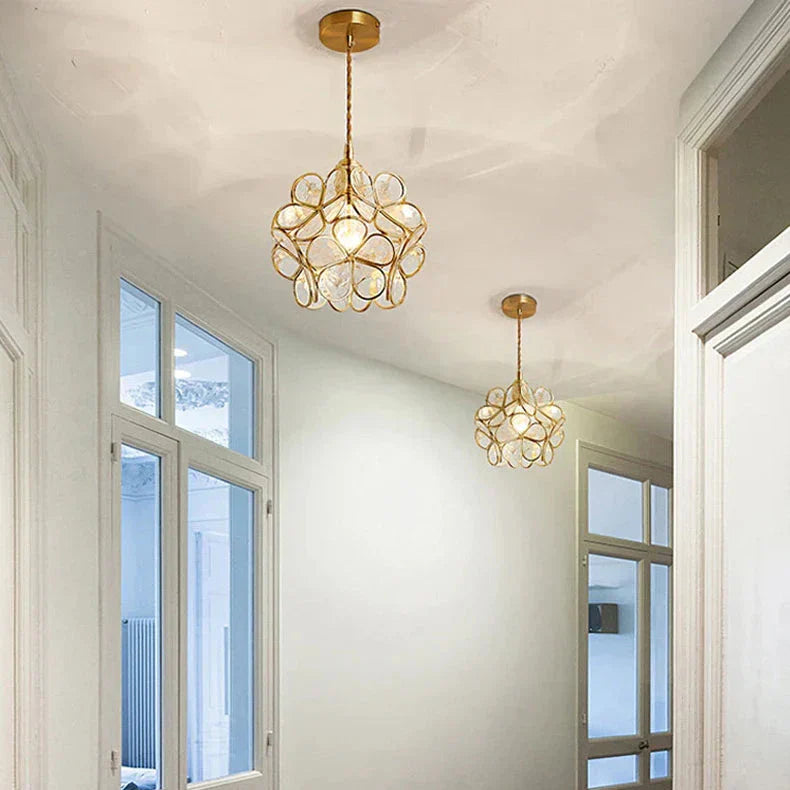 Aurea Florale Glas-LED-Pendelleuchte mit eleganten goldenen Akzenten
