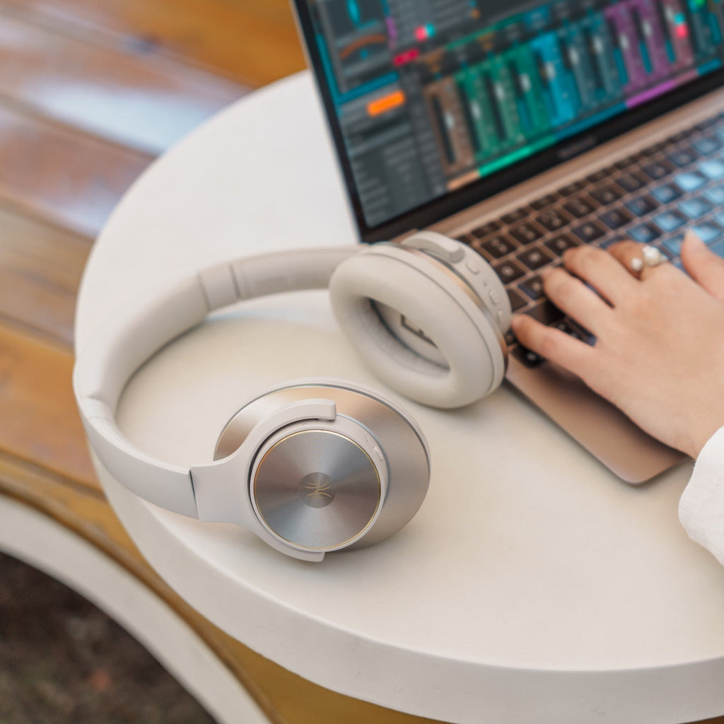 Kirrea trådlösa over-ear-hörlurar — aktiv brusreducering, Bluetooth 5.0, inbyggd mikrofon