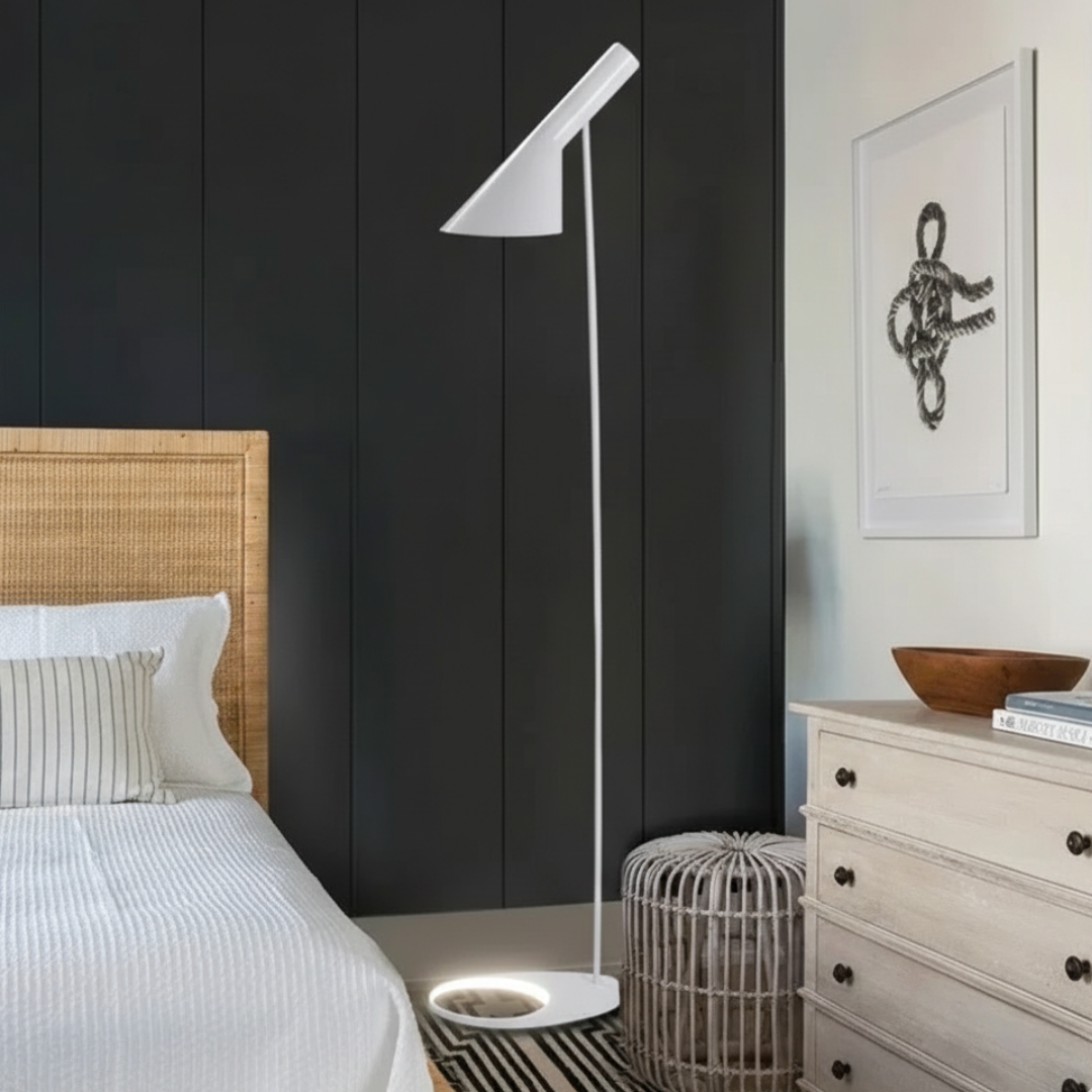 Minimalistická stojací LED lampa v severském stylu — čistý geometrický profil, rovnoměrné rozptýlené světlo
