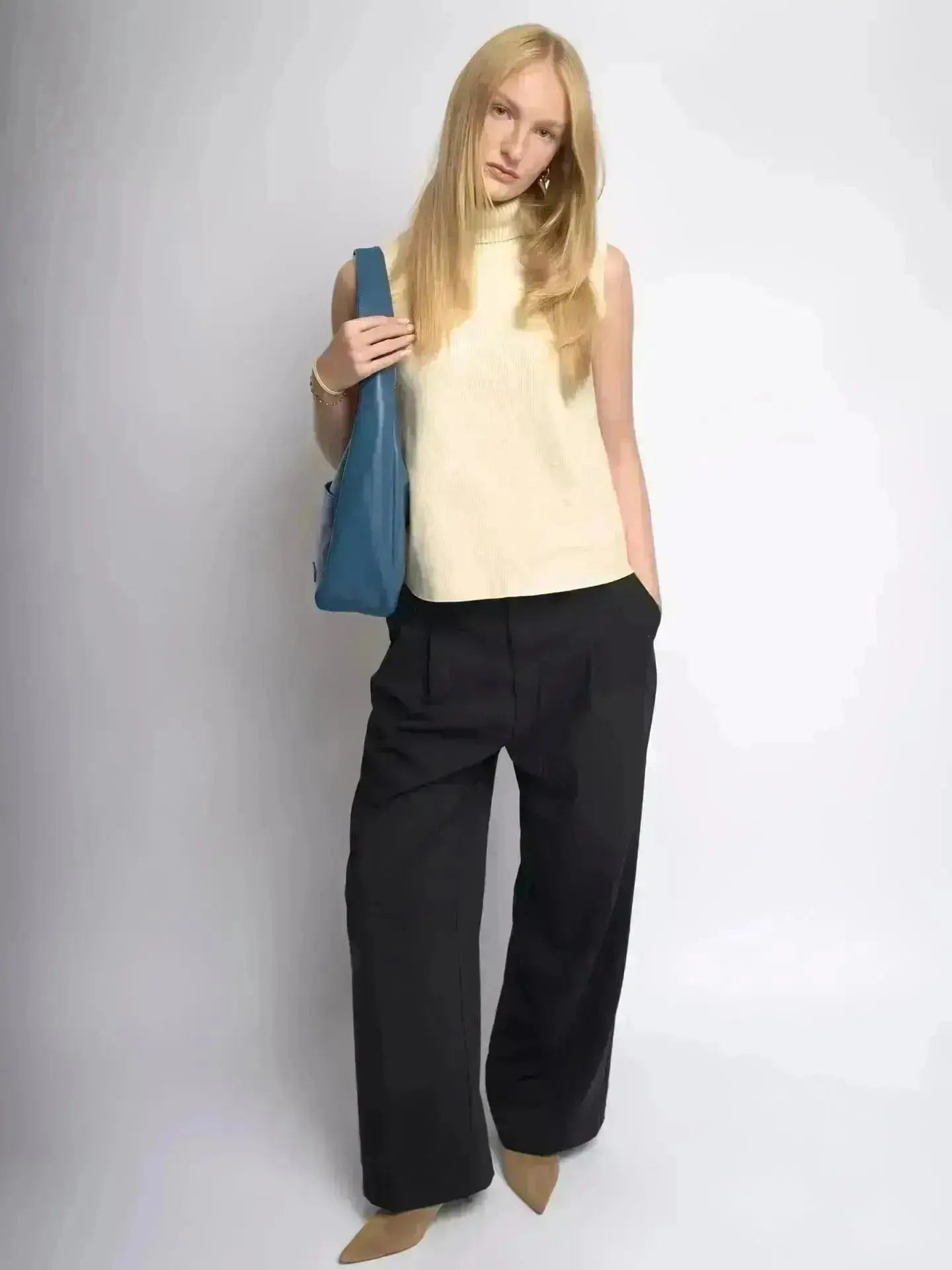 Timeless Bucket Shape Handbag — Structured Design, Spacious Interior