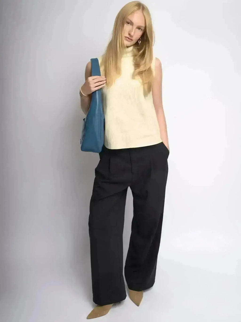 Timeless Bucket Shape Handbag — Structured Design, Spacious Interior