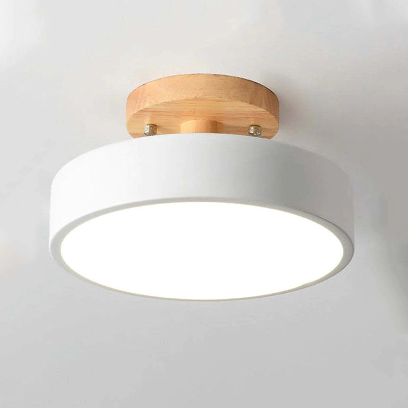 LED-taklampa från QuinnGlow - modern design i trä och akryl