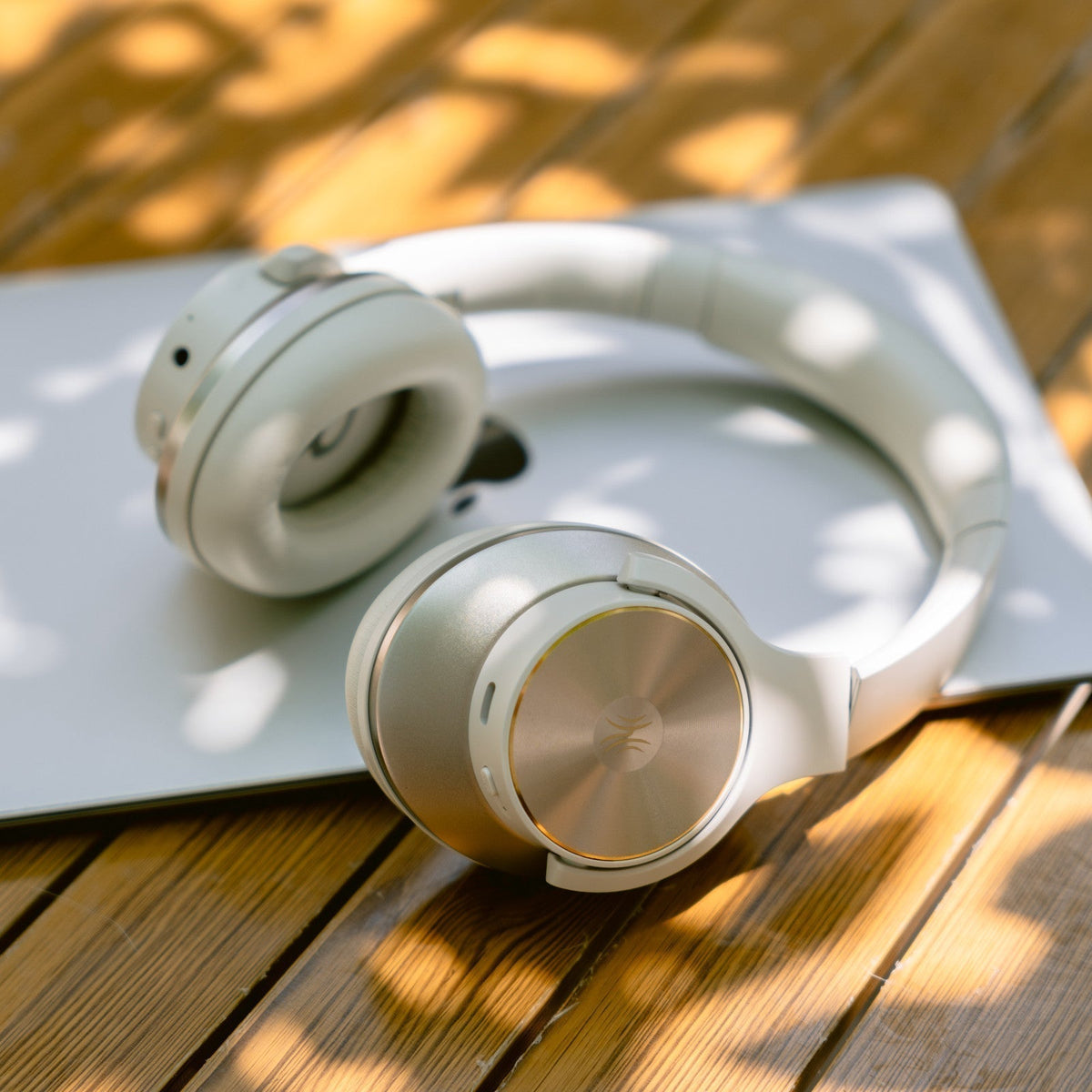 Kirrea trådlösa over-ear-hörlurar — aktiv brusreducering, Bluetooth 5.0, inbyggd mikrofon
