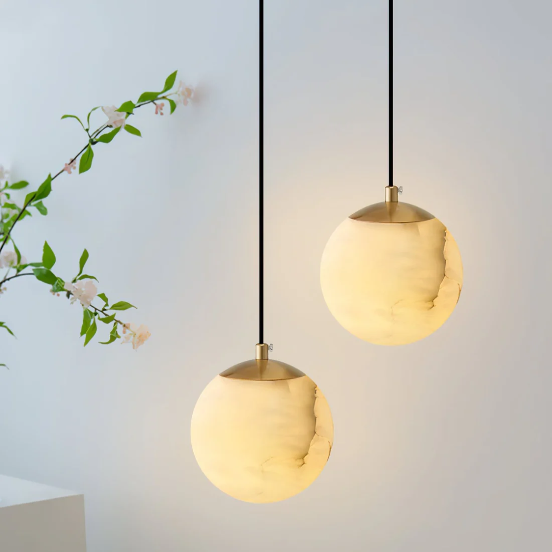 Aurelle Beleuchtung mit Ball-Pendelleuchte aus Travertin und Alabaster