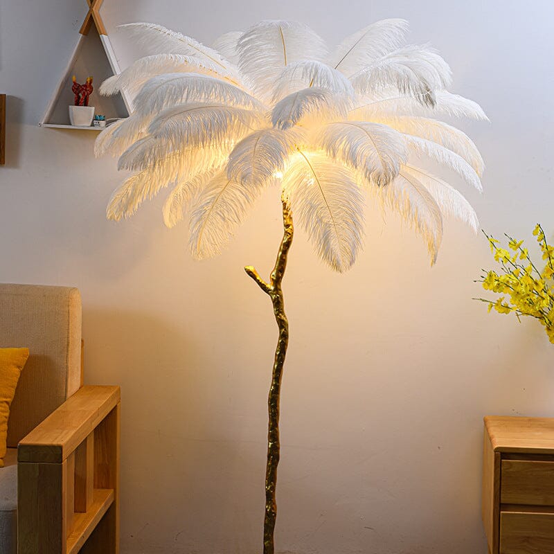 Gulvlampe med kunstige fjer — moderne, dekorativ standerlampe