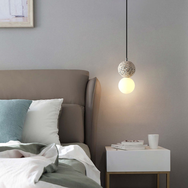 Suspensions LED en forme de globe Valentina — verre noir et blanc