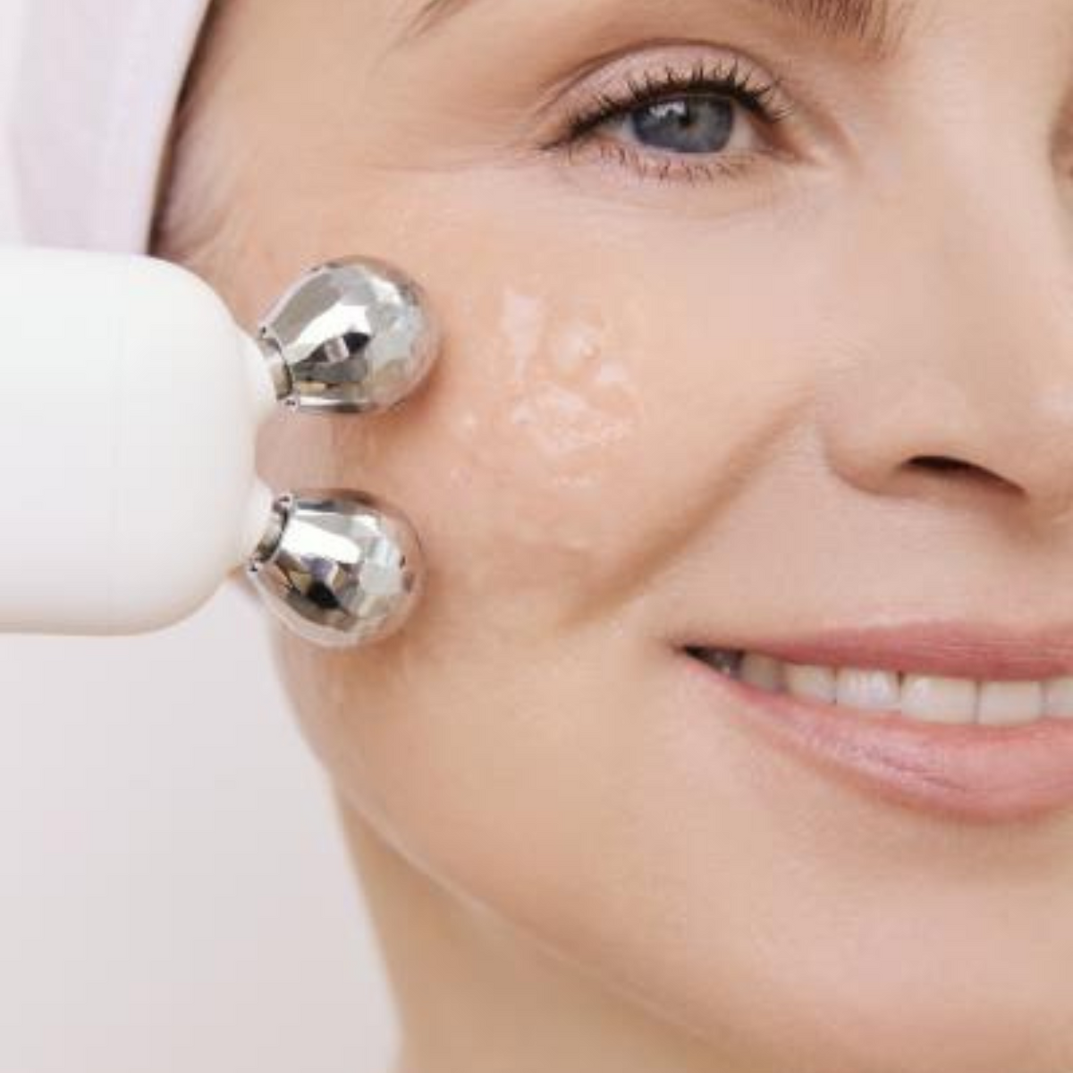 Dispositivo facial BeautyPulse 3 em 1 — Limpeza, massagem e terapia de luz