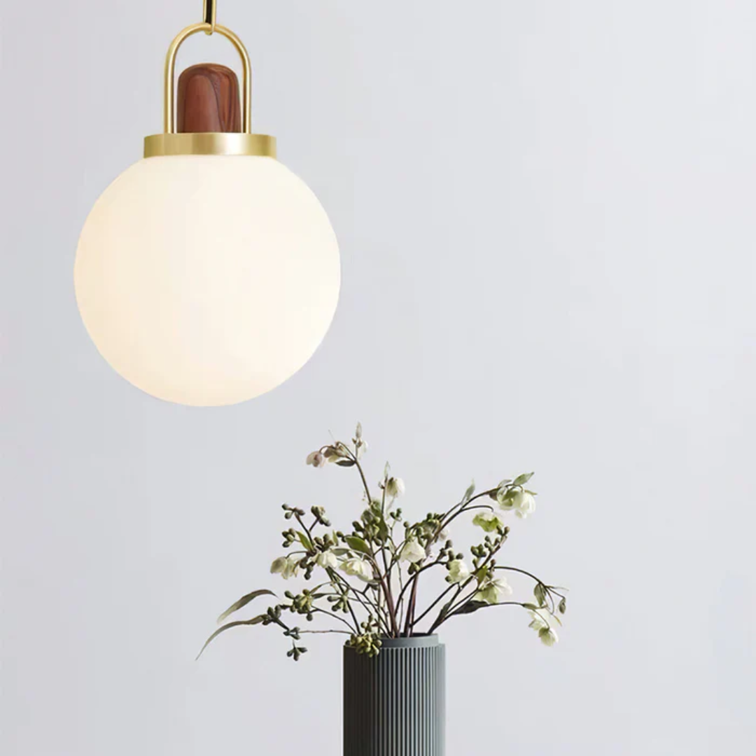 Lyra Mood Ball Glas Pendelleuchte mit Kupferakzenten für das Esszimmer
