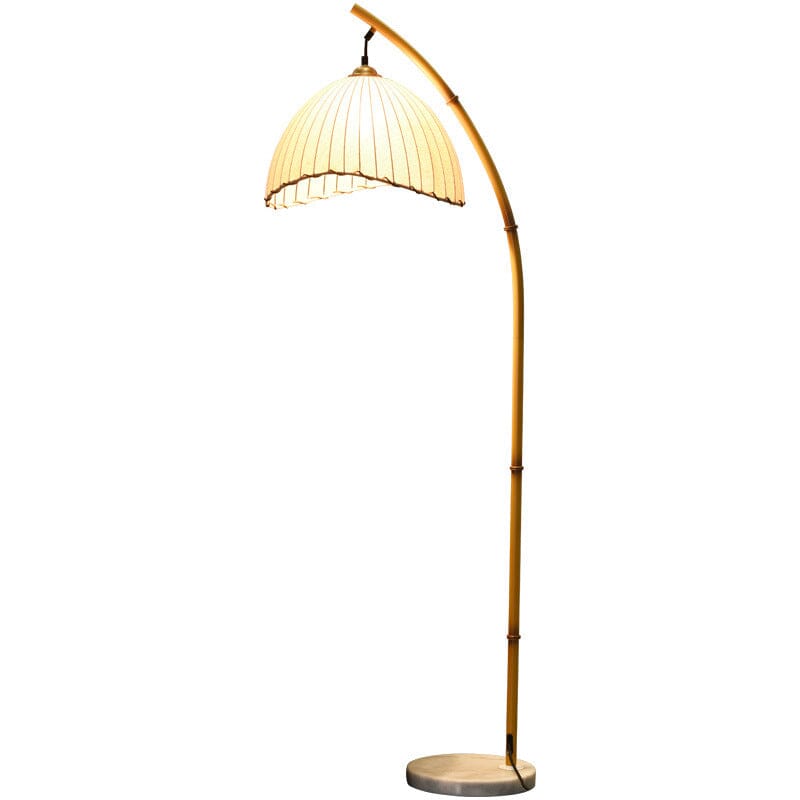 Sylvara Stehlampe mit Bambusakzenten für luxuriöse Wohnzimmer