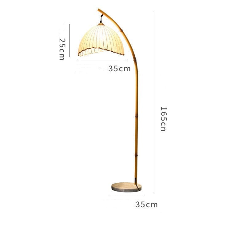 Sylvara Stehlampe mit Bambusakzenten für luxuriöse Wohnzimmer