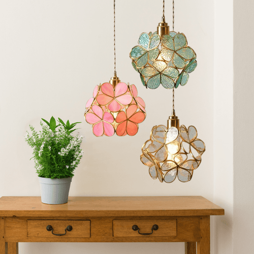 Aurea Florale Glas-LED-Pendelleuchte mit eleganten goldenen Akzenten
