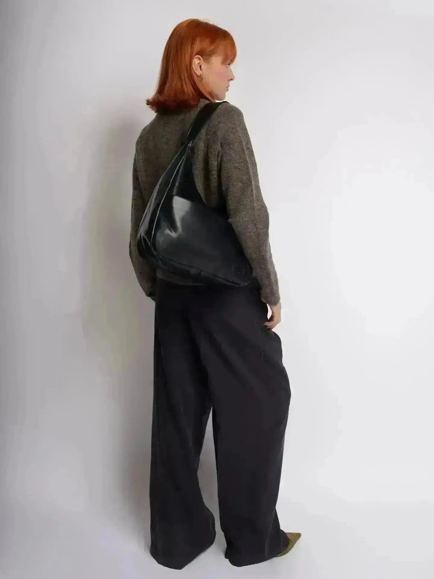Timeless Bucket Shape Handbag — Structured Design, Spacious Interior