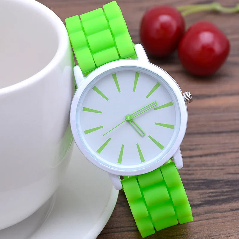KairoHue kvartsarmbåndsur med silikonerem, minimalistisk design og spænde