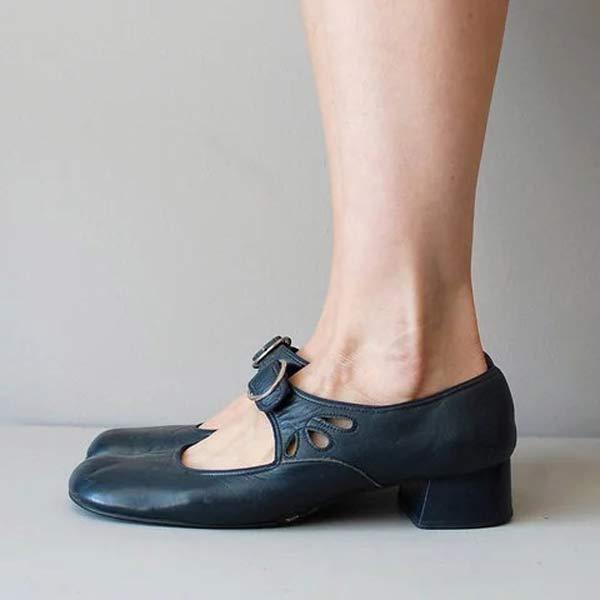 Monique's ortopediska sandaler i läder med spänne — vintagestil