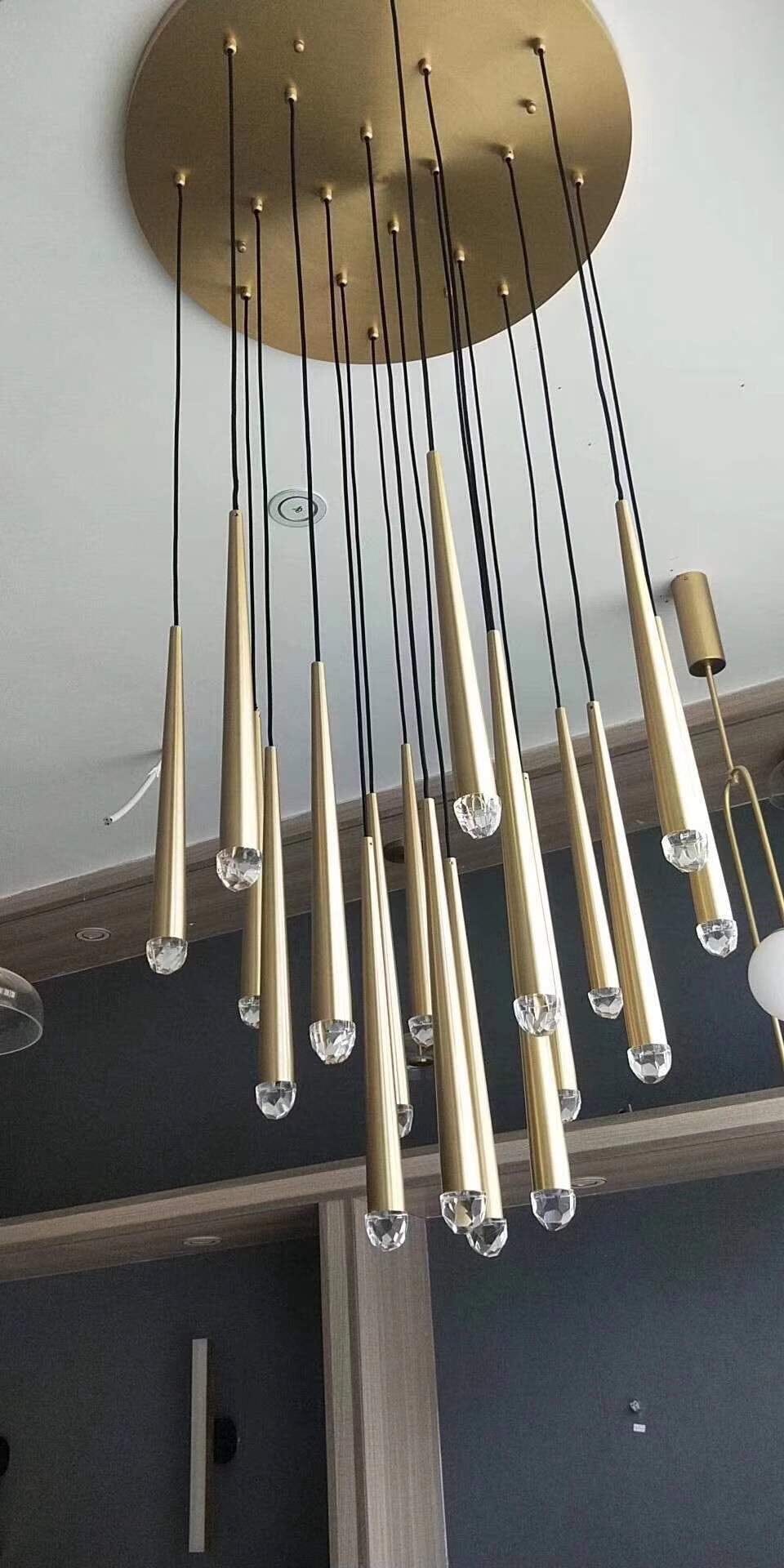 Lustră suspendată modernă Jules — elegantă, cu cristale în formă de lumânări