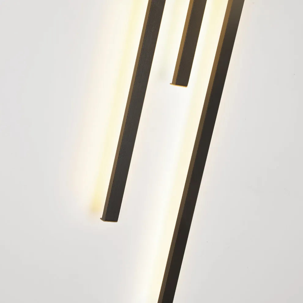 Modern Linear Wall Lamp - Black/Gold Metal for Living Room - Flindria
