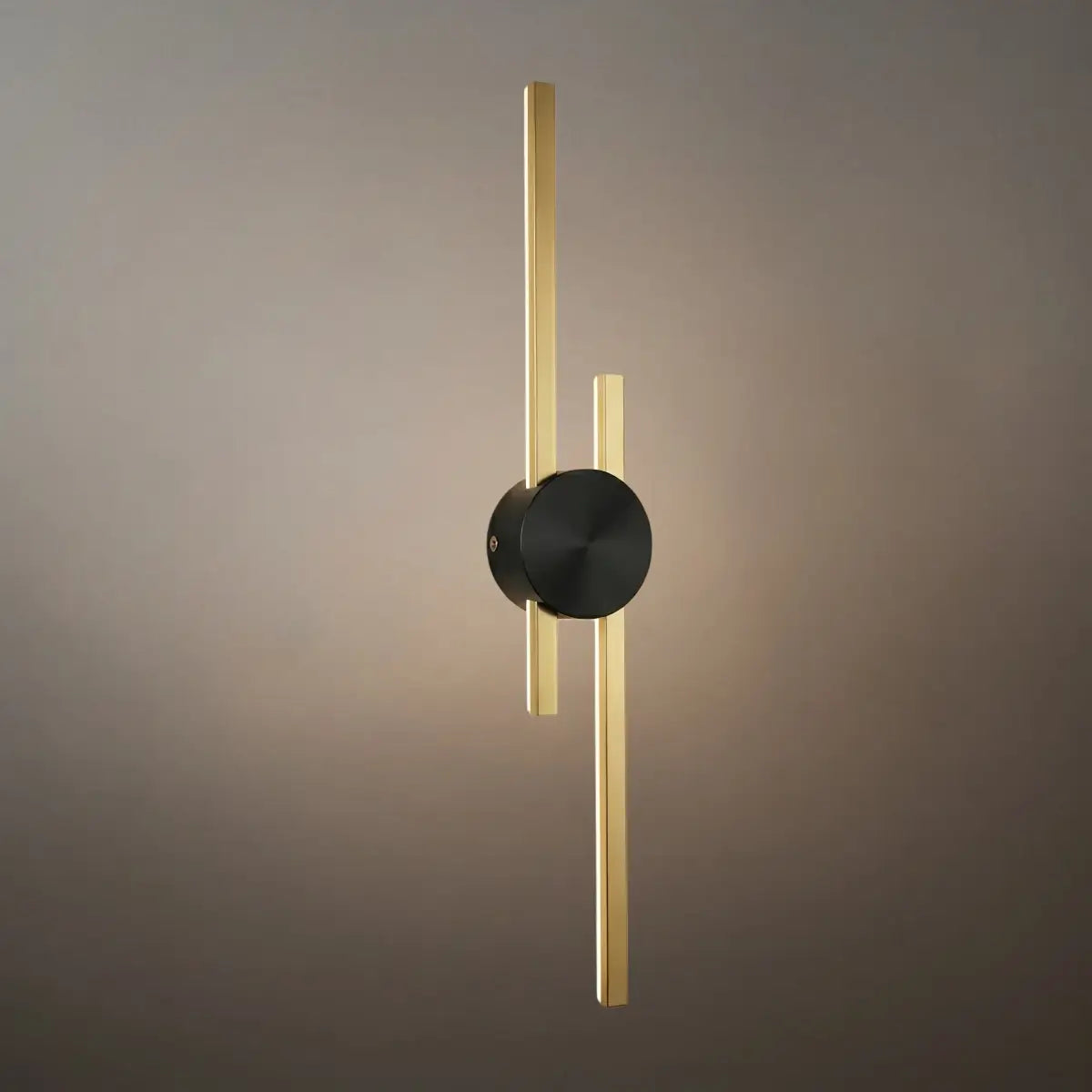 Modern Linear Wall Lamp - Black/Gold Metal for Living Room - Flindria