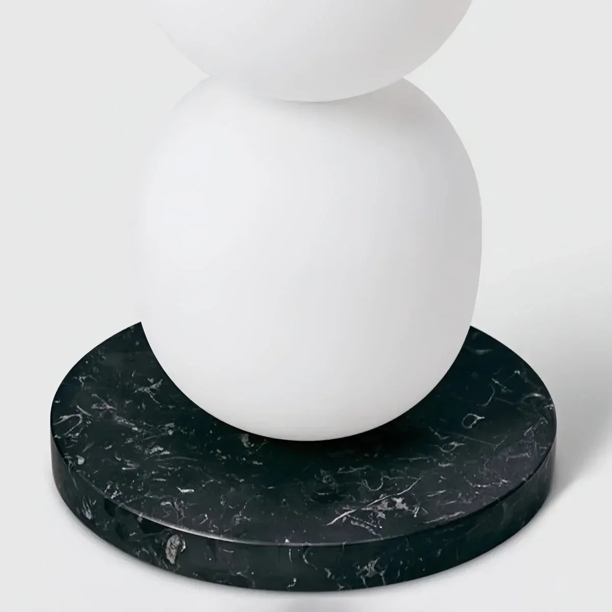 Moderne hvit gulvlampe – glasslanterne-design for stue - Flindria