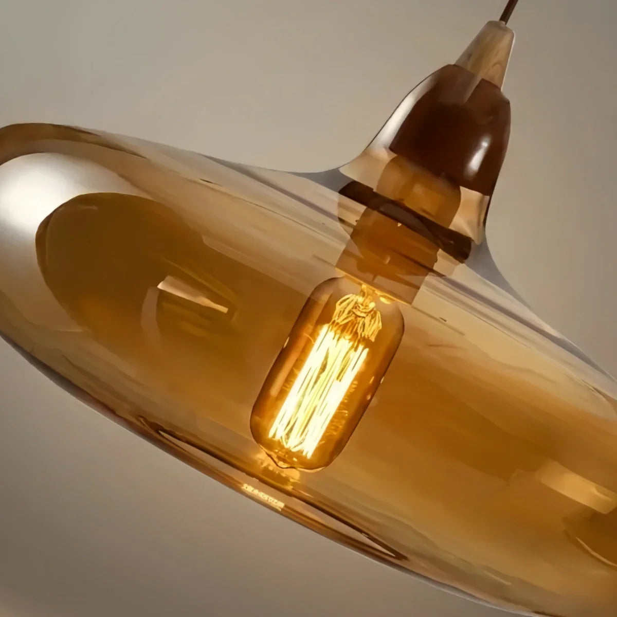 Nowoczesna szklana lampa wisząca — bursztynowa do jadalni - Flindria
