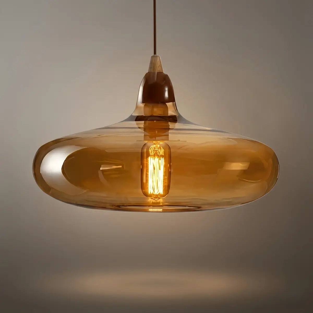 Nowoczesna szklana lampa wisząca — bursztynowa do jadalni - Flindria