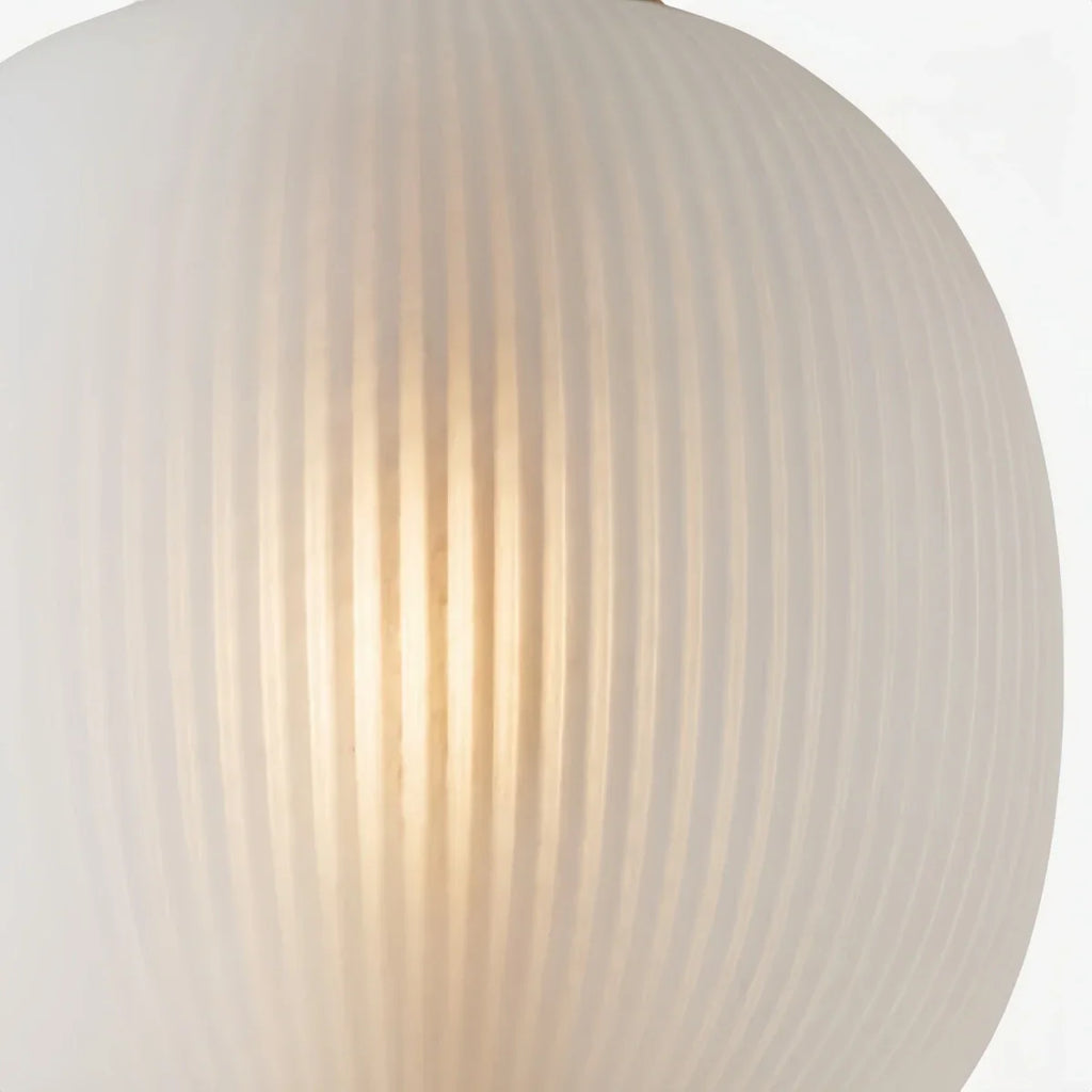 Moderne cylinder pendellampe - frostet glas og metal til stuen - Flindria