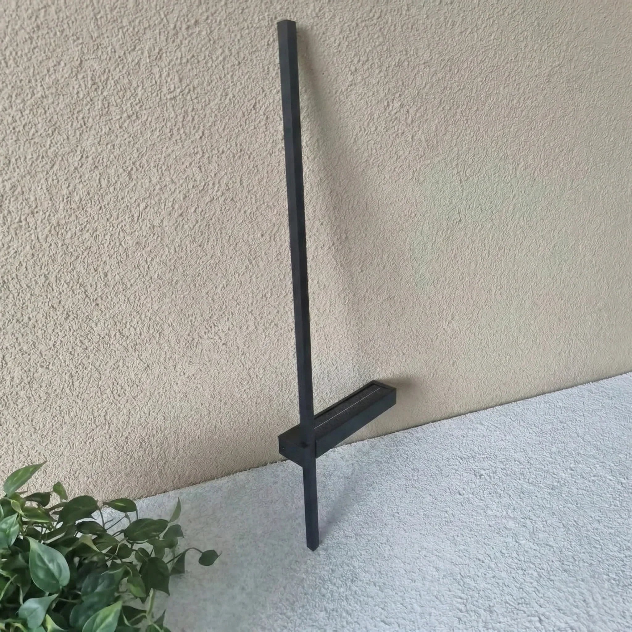 Modern Linear LED Wall Lamp – Black Solar & Sensor Light Outdoor - Flindria