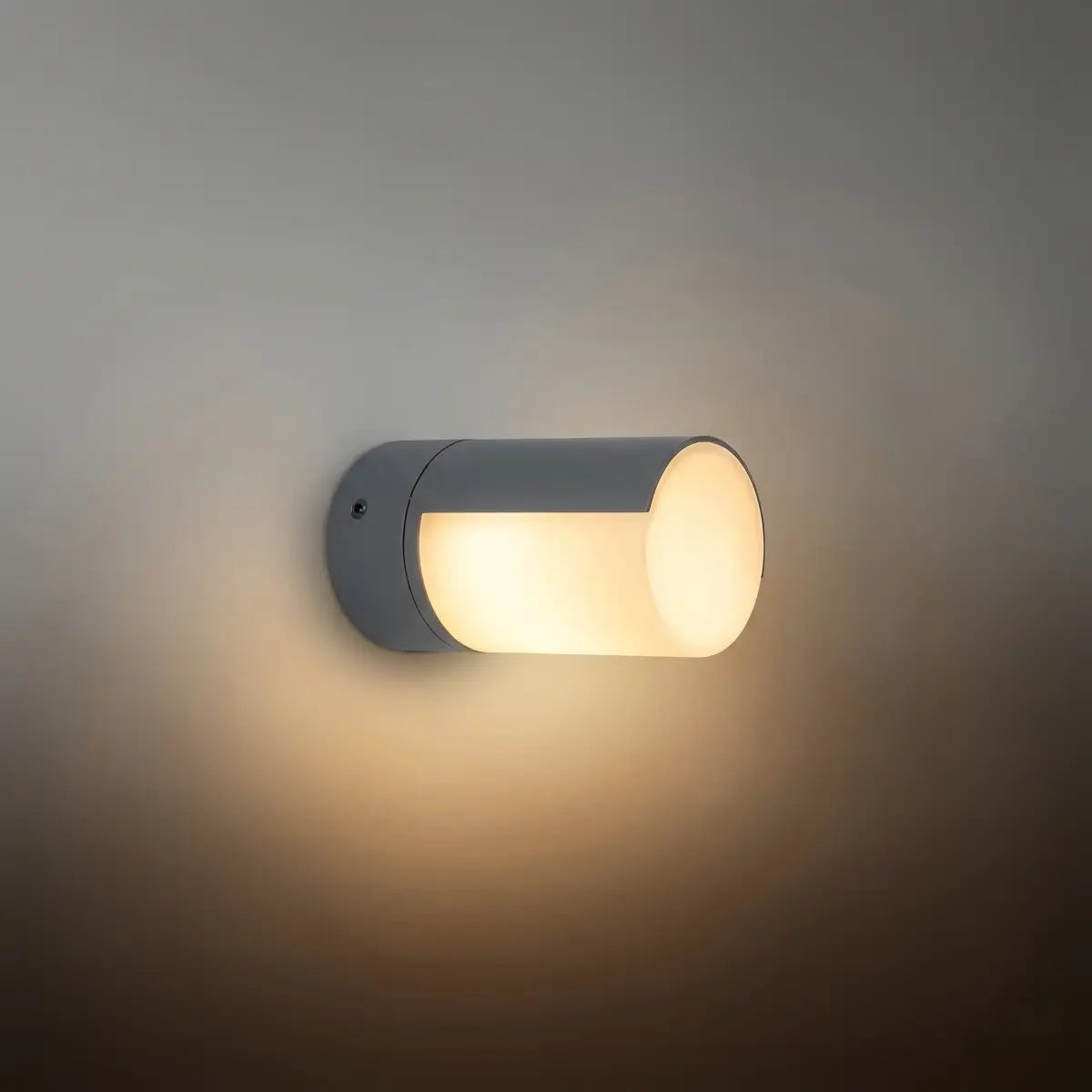 Modern Outdoor Wall Lamp - Black Metal Irregular Design for Exterior Wall - Flindria