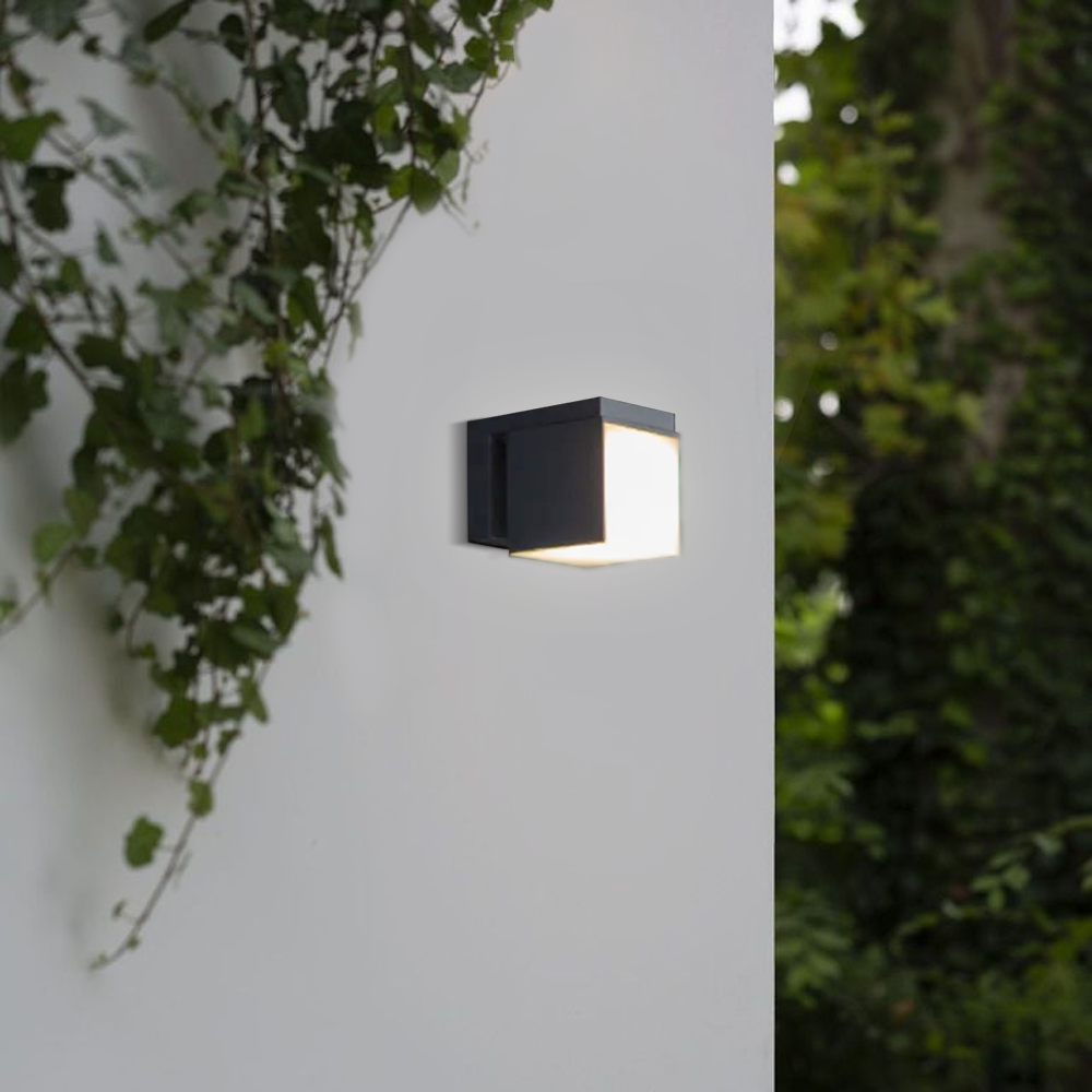 Modern Outdoor Wall Lamp - Black Metal Irregular Design for Exterior Wall - Flindria