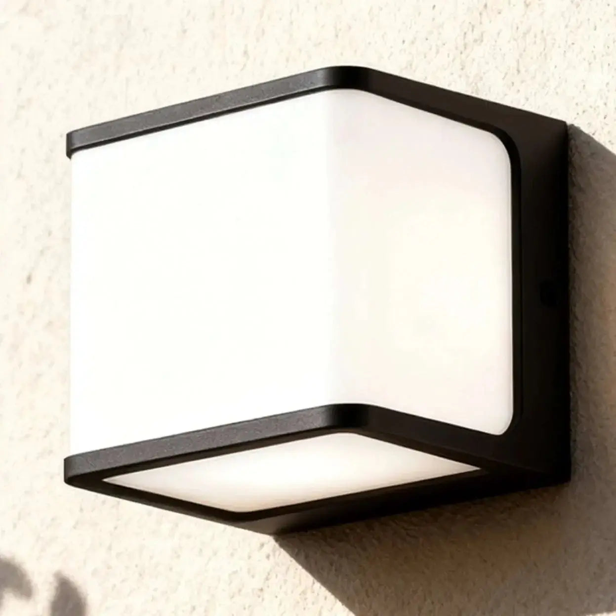 Modern Solar LED Outdoor Wall Lamp – Waterproof Sensor Light for Courtyard - Flindria