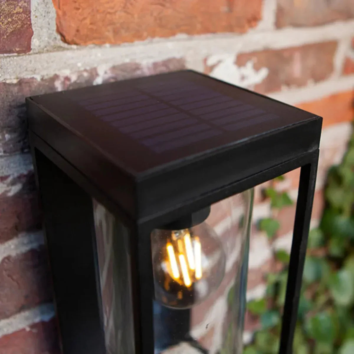 Moderne Rechthoekige Zonne-energie Muurlamp met Sensor – Zwart Metaal/Glas Buiten - Flindria