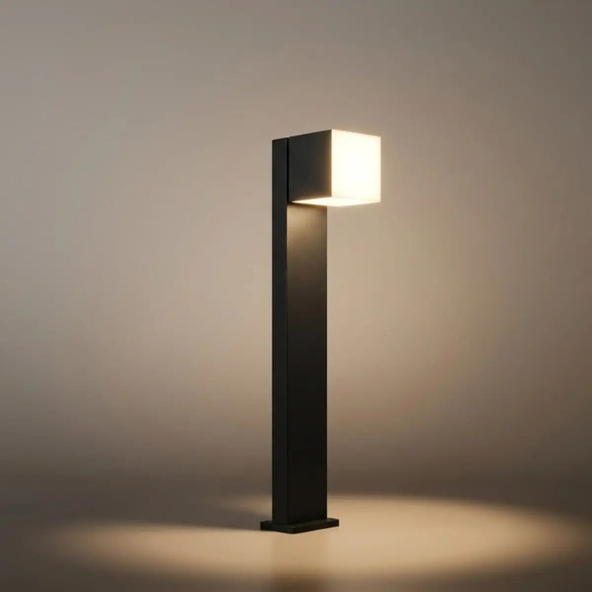 Lámpara minimalista geométrica para camino – Luz exterior de metal negro - Flindria