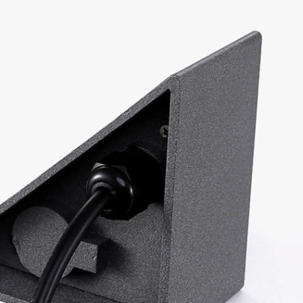 Luz de escalera exterior triangular moderna – lámpara de cubierta negra con sensor de movimiento - Flindria