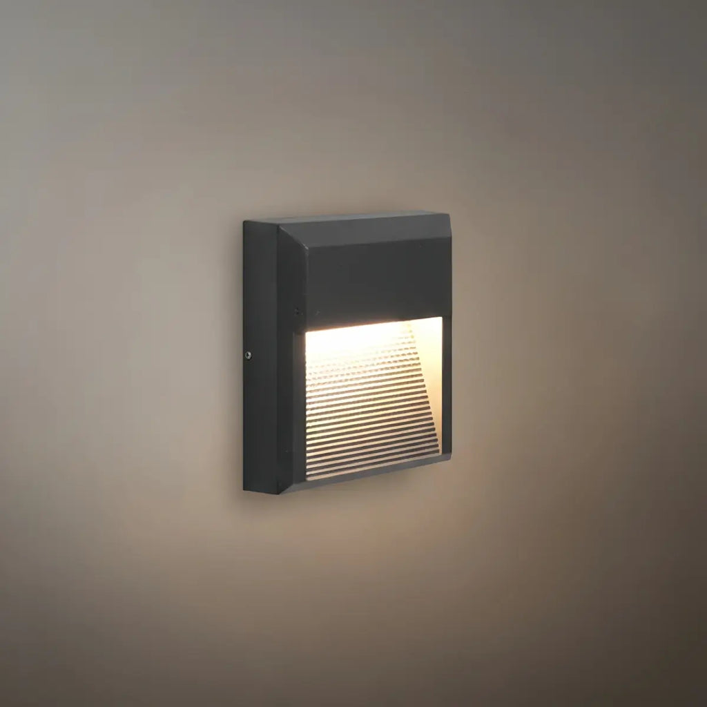 モダンメタル／アクリル屋外デッキステップライト - ブラック 丸型／四角階段用 - Flindria