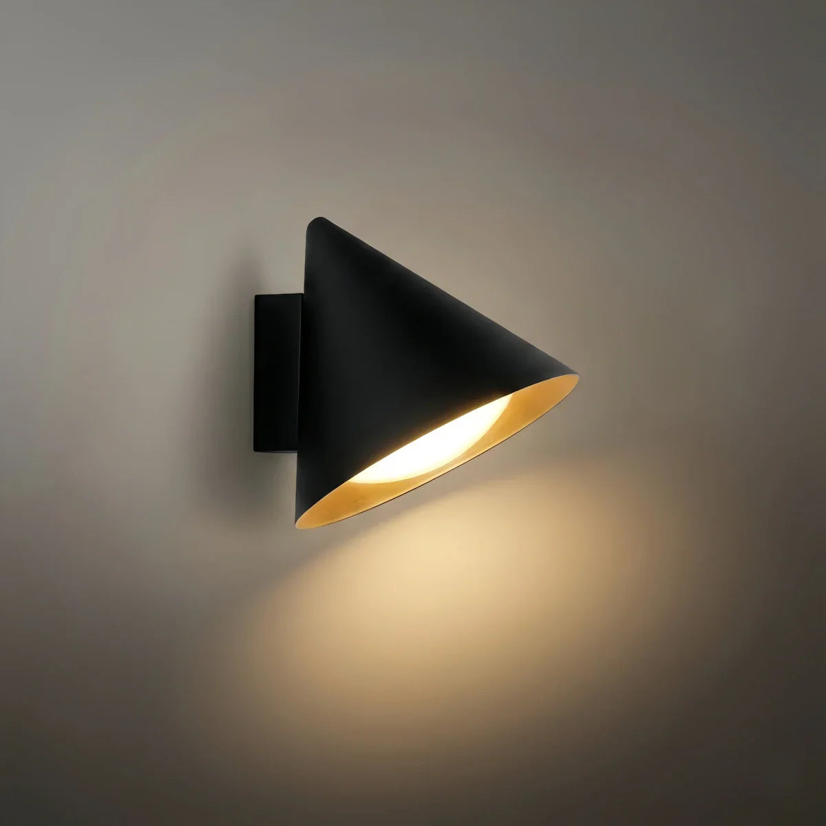 Lámpara de pared exterior cónica minimalista – Luz de metal negro para pared exterior - Flindria