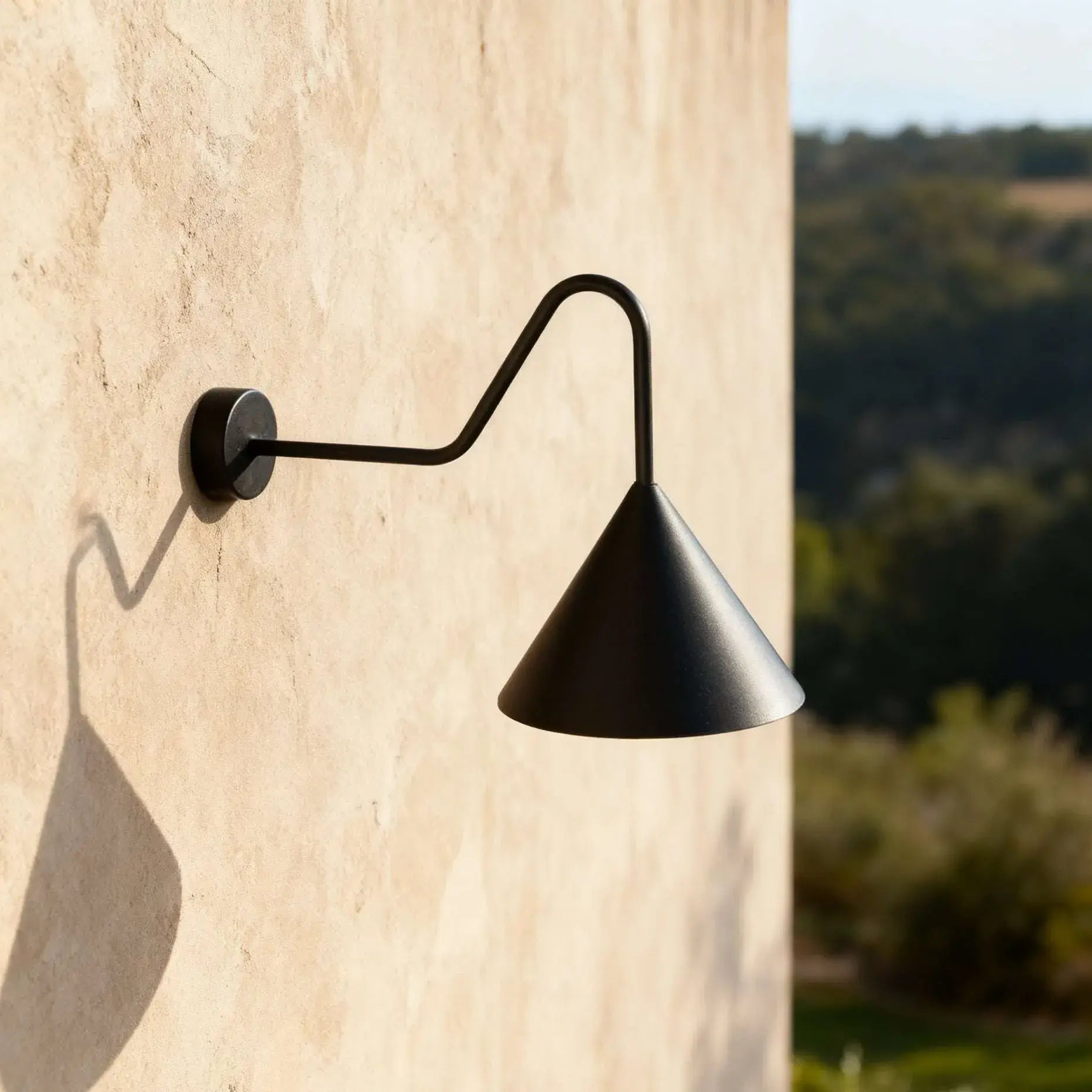 Lámpara de pared exterior cónica minimalista – Luz de metal negro para pared exterior - Flindria
