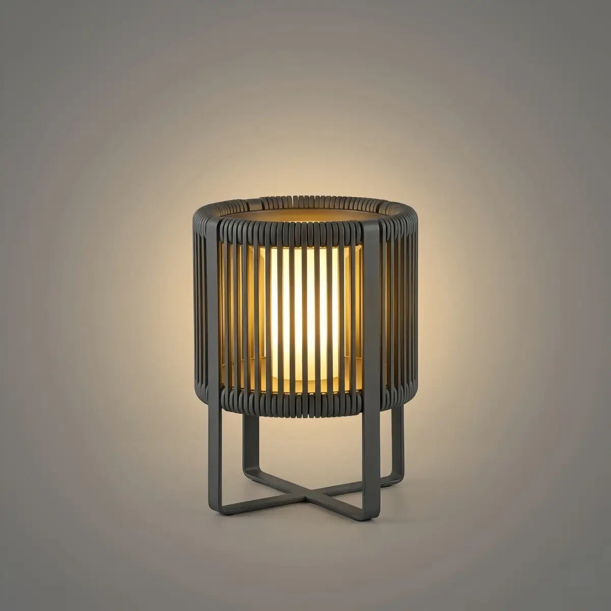 Vintage utendørs gulvlampe - svart metall sylinderdesign for hage og uteplass - Flindria