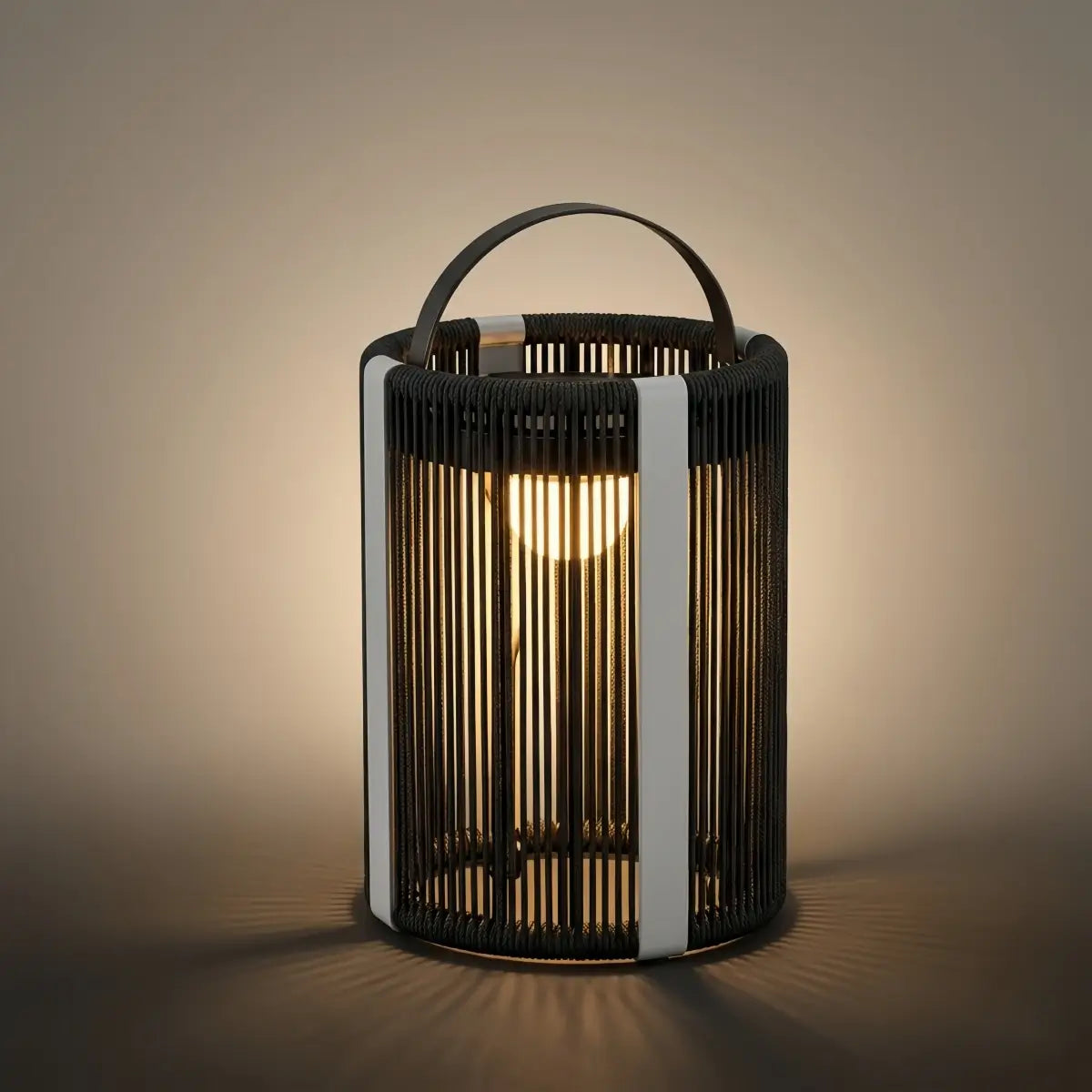 Vintage utendørs gulvlampe - svart metall sylinderdesign for hage og uteplass - Flindria