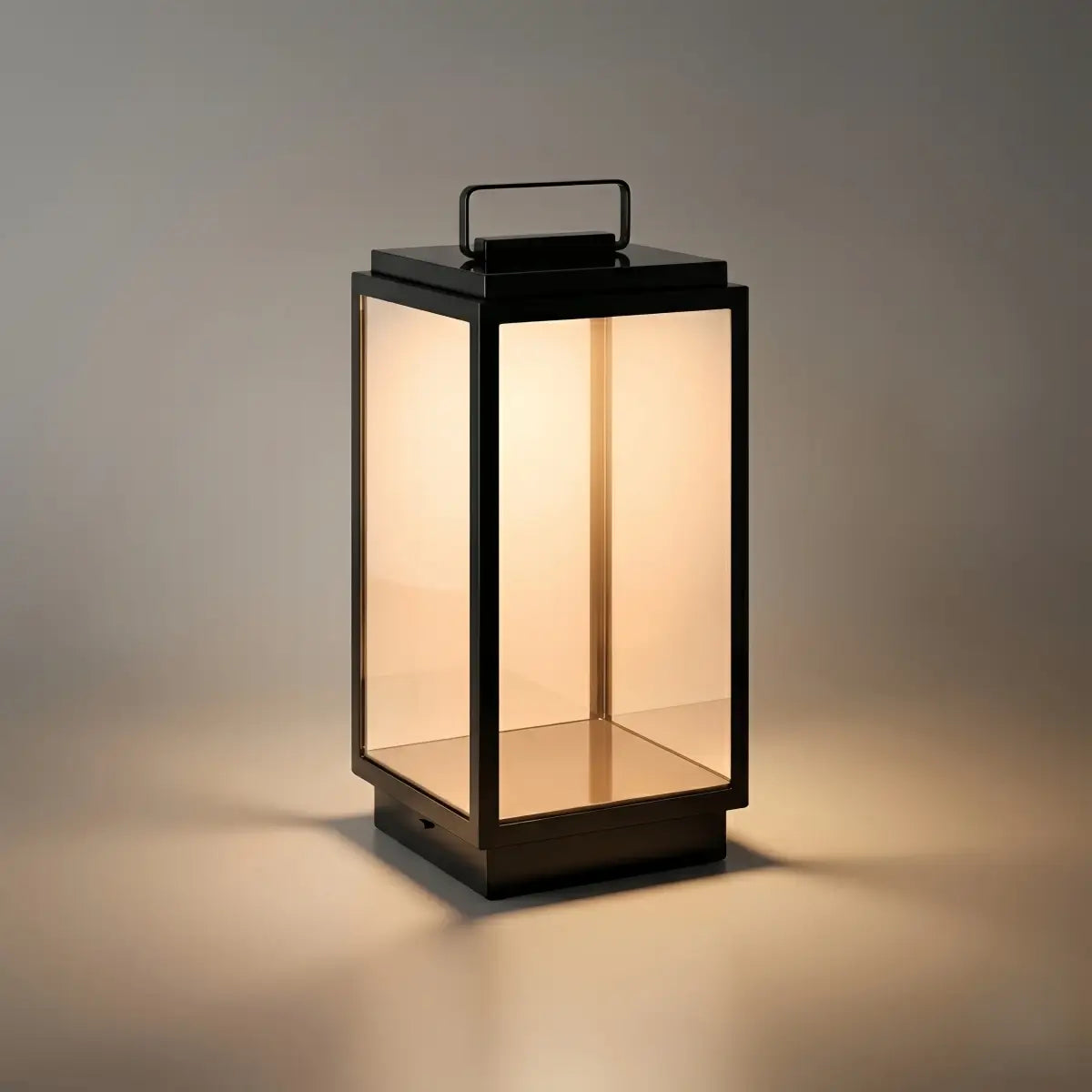Lampadaire industriel pour extérieur - Design rectangulaire en métal noir et verre pour jardin - Flindria
