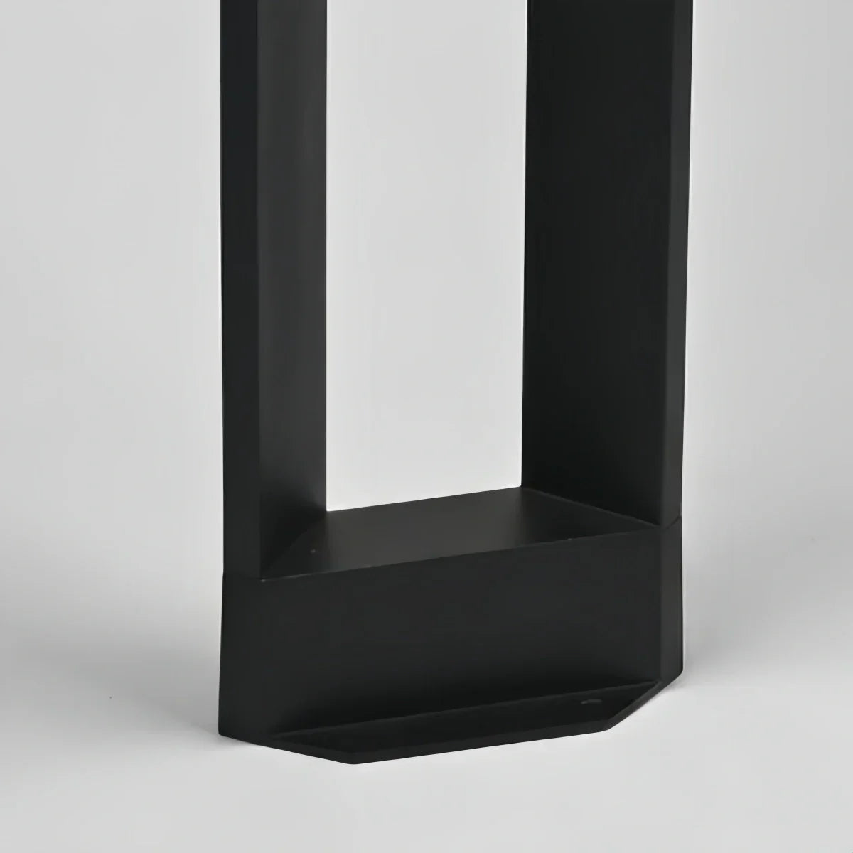 Luz minimalista para camino exterior en ángulo recto - Metal negro para patio - Flindria