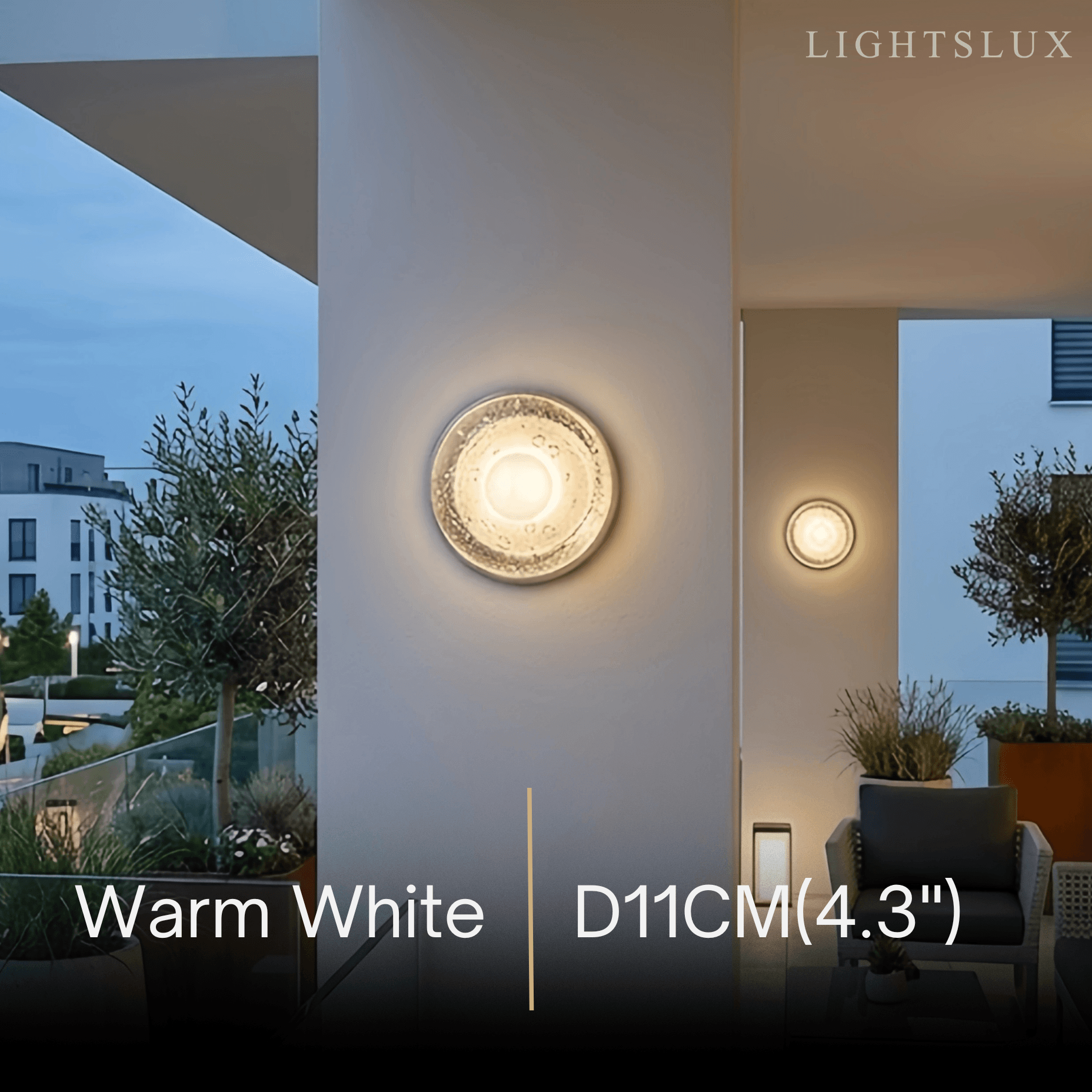 Modern Outdoor Wall Lamp - Clear Glass & Metal Round Design for Garden - Flindria